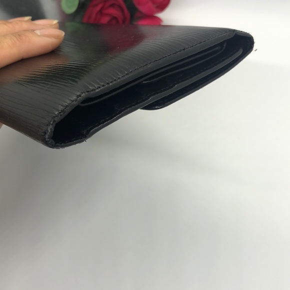 Authentic Louis Vuitton Épi Long Wallet - Picture 13 of 13